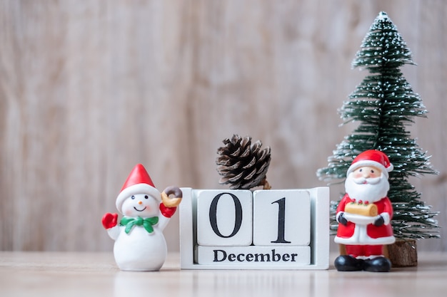 Premium Photo | December calendar with christmas ornaments