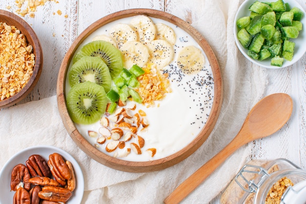 Delicious breakfast bowl with oats and fruits Free Photo
