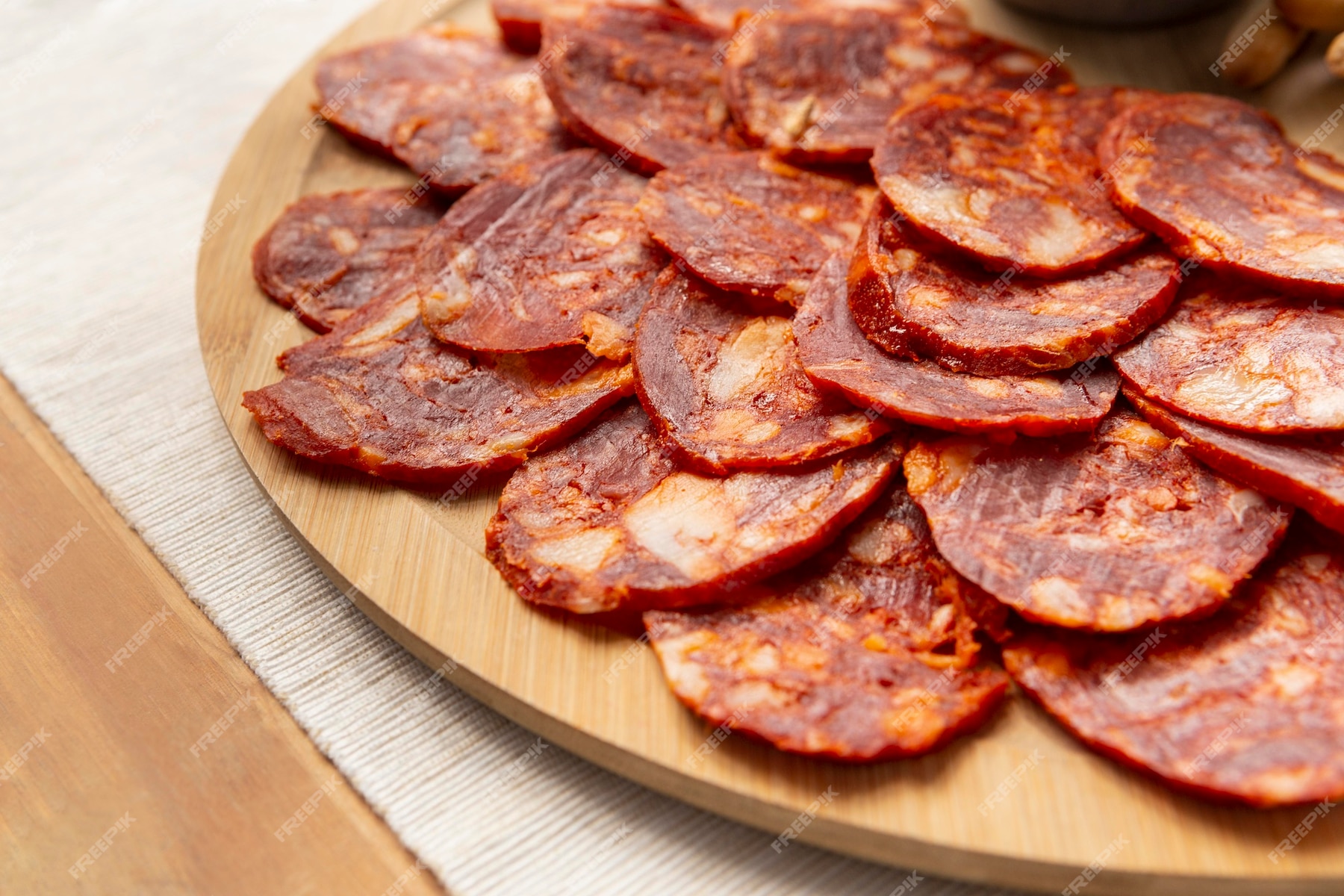 Free Photo | Delicious chorizo sliced on a plate arrangement