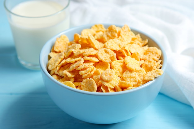 Premium Photo | Delicious cornflakes in a plate on the table