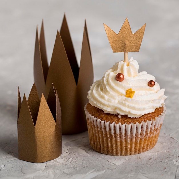 王冠の高いビューとおいしいカップケーキ 無料の写真