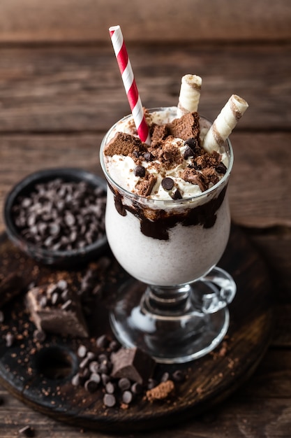 Delicious milkshake with ice cream | Premium Photo