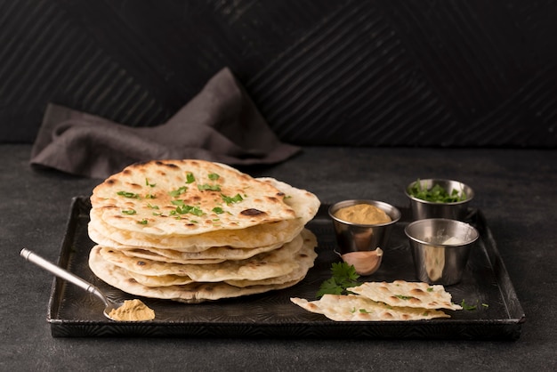 Delicious roti arrangement on the table Free Photo