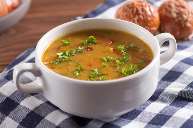 Delicious rustic soup with vegetables, lentils and peas Premium Photo