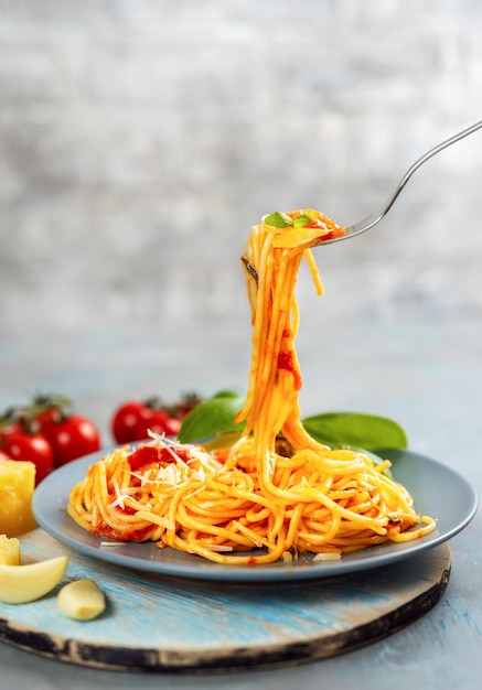 Premium Photo | Delicious spaghetti on fork