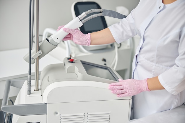 Premium Photo Dermatologist In Latex Gloves Standing By A Laser Hair