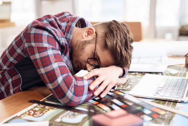 Premium Photo Designer Fell Asleep At Work Freelancer Concept