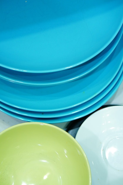 free-photo-different-color-plates