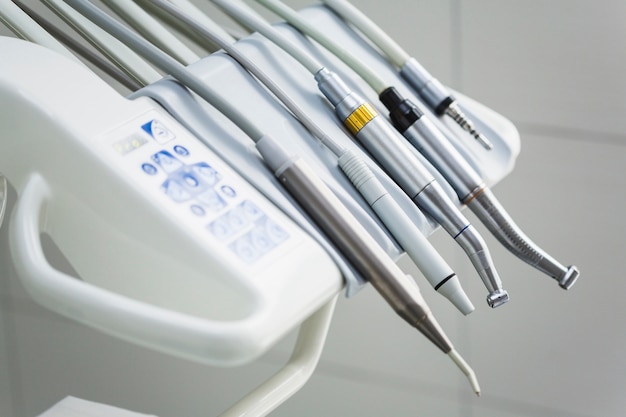 Different types of dental instruments | Free Photo