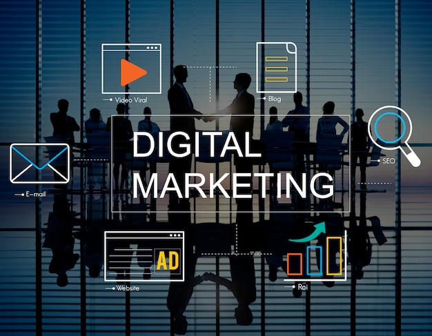 Digital marketing with icons and business people Free Photo