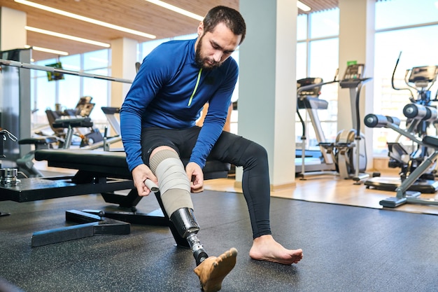 Premium Photo | Disabled athlete in gym