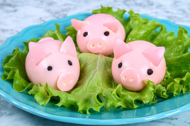 Premium Photo | Diy pig from eggs. workshop how to make a pig from a