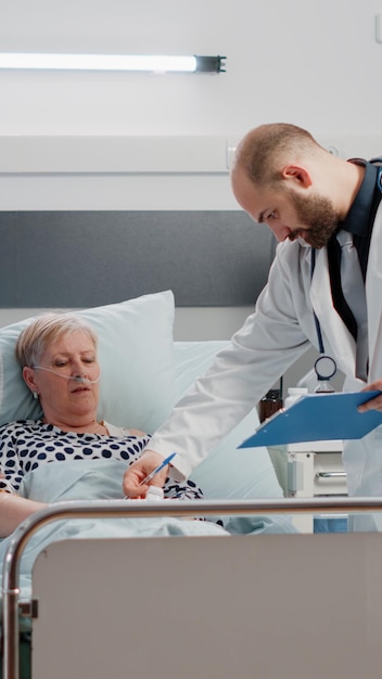 Premium Photo | Doctor doing consultation with retired patient for ...