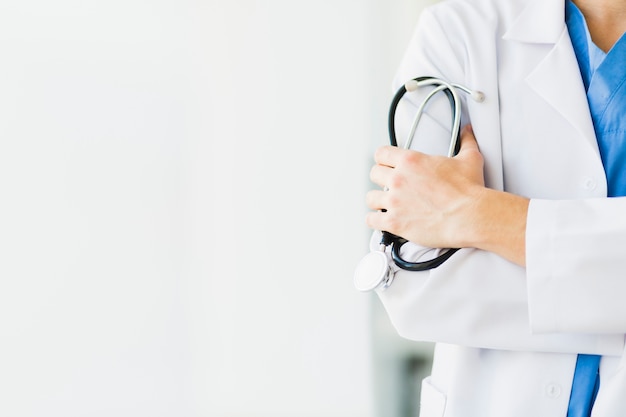 Doctor holding stethoscope Free Photo