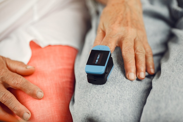 free-photo-doctor-puts-a-heart-rate-monitor-on-a-patient-finger-man