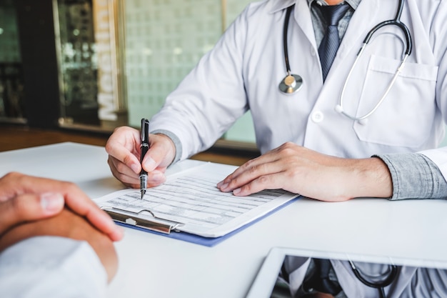 Doctors and patients consulting and diagnostic examining sit and talk. at the table near the window in the hospital medicine concept Premium Photo