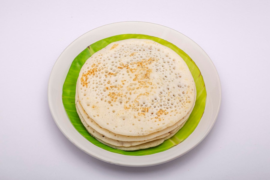 Premium Photo | Dosa or thattu dosa south indian breakfast item which ...