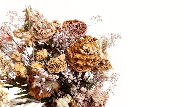 ドライブーケ 花束のドライフラワーのクローズアップ画像 生と死の概念 枯れた花 プレミアム写真