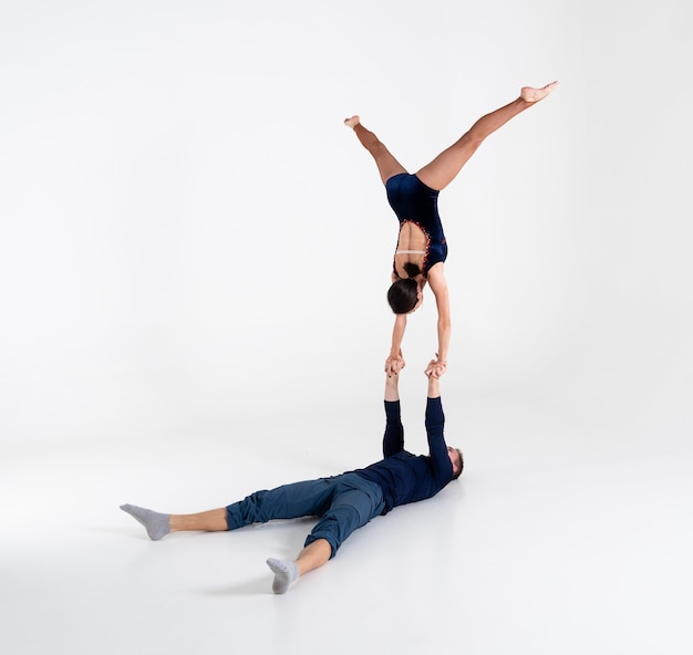 Premium Photo Duo Of Male And Female Acrobats Showing Hand To Hand