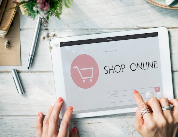 E-commerce shop online homepage sale concept Free Photo