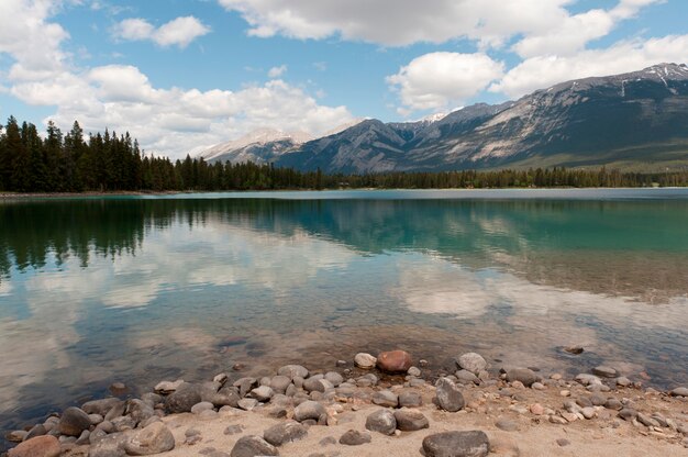 Premium Photo | Edith lake, jasper, jasper national park, alberta, canada