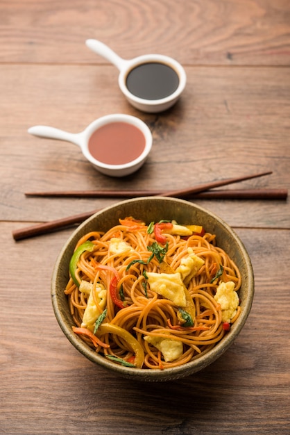 Premium Photo | Egg schezwan or hakka noodles, popular indo-chinese ...