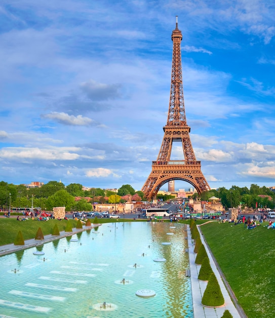 Premium Photo Eiffel Tower On A Bright Afternoon In Sprin Paris France