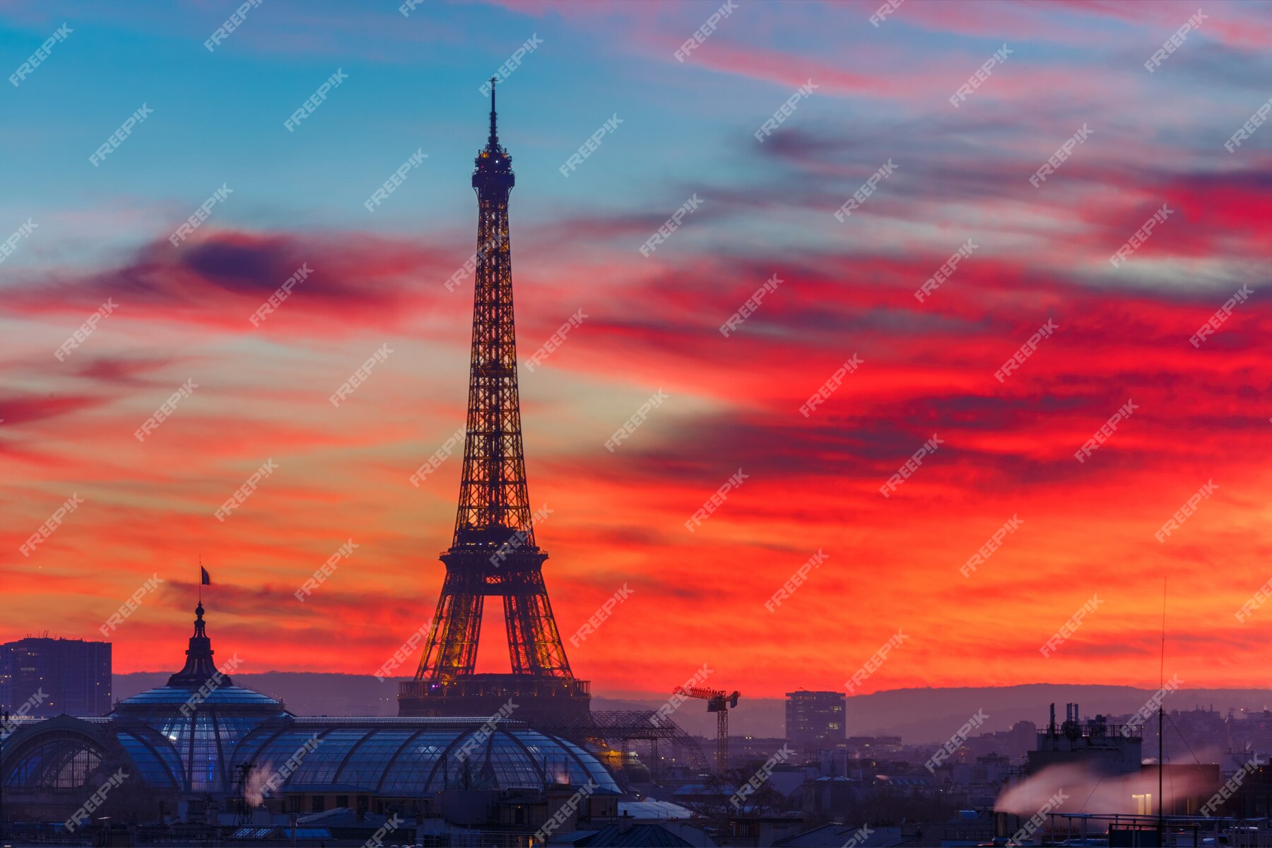 Premium Photo Eiffel tower at sunset in paris, france