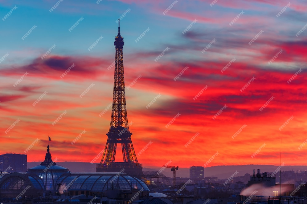 Premium Photo | Eiffel tower at sunset in paris, france