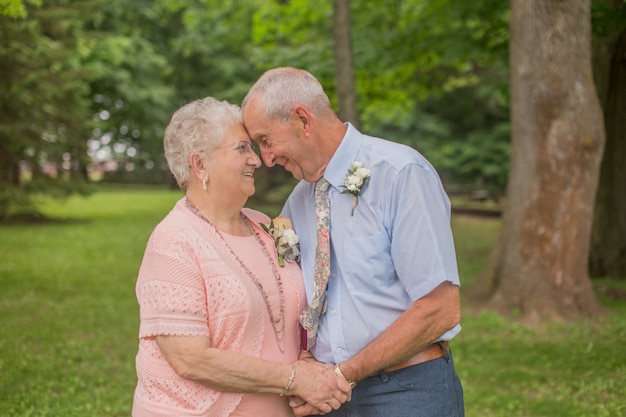Венчание пожилых супругов одежда