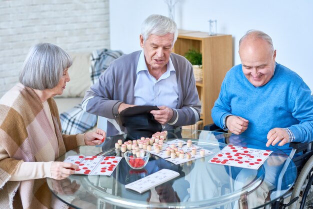 Elderly people in nursing home | Premium Photo