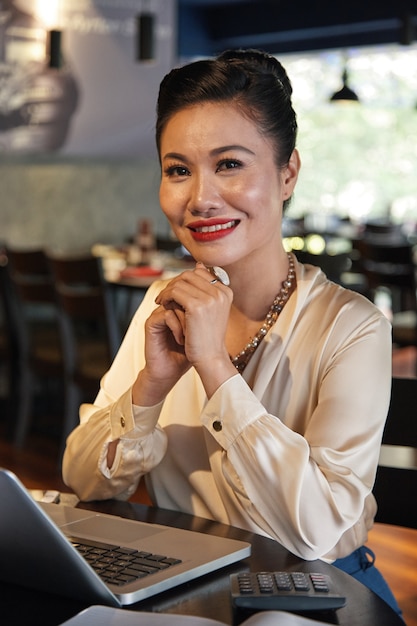 Premium Photo | Elegant female restaurant owner