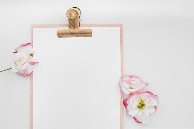 Free Photo | Elegant flowers and clipboard