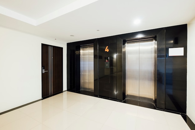 elevator-building_1150-10723.jpg (626×417)