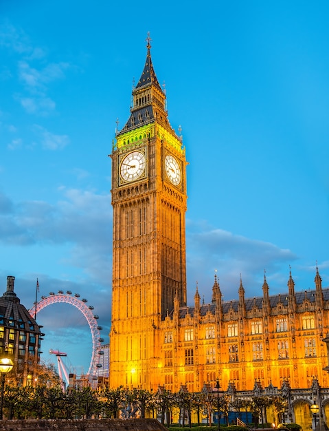 Premium Photo | The elizabeth tower of the palace of westminster (big ben)