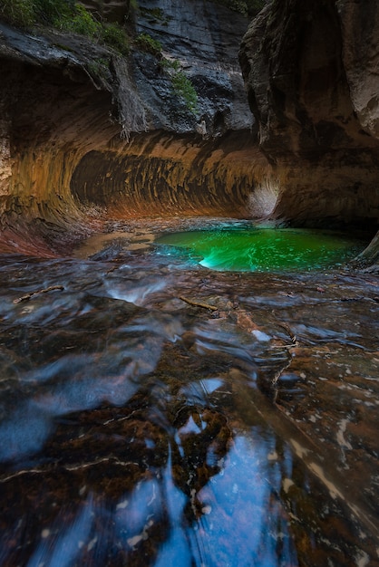 Premium Photo Emerald Pool In Subway