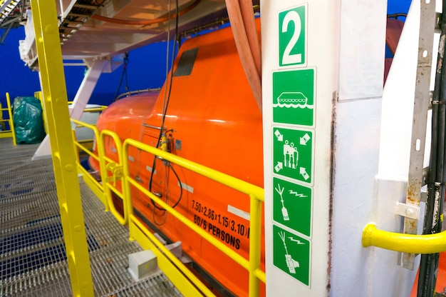 Premium Photo Emergency Evacuation Life Boat On Offshore Drilling Rig