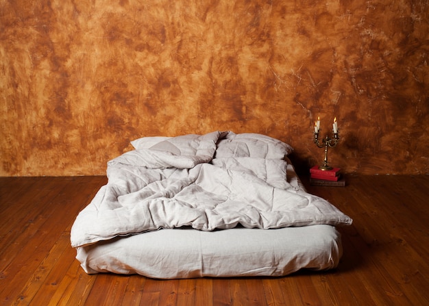 Premium Photo | Empty room in the loft with a mattress as a bed
