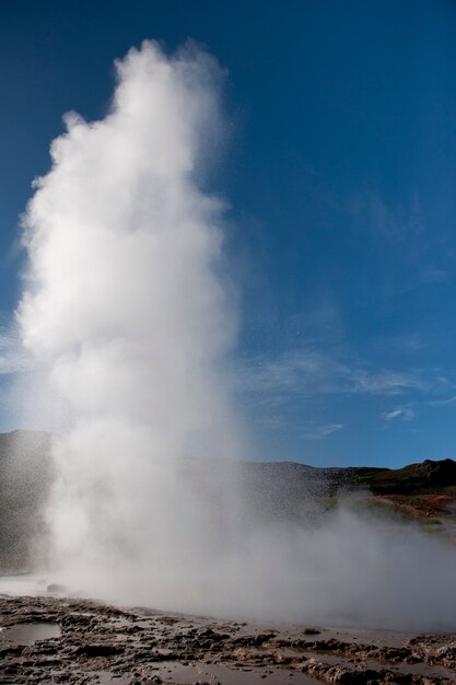 Premium Photo | Erupting geyser in iceland