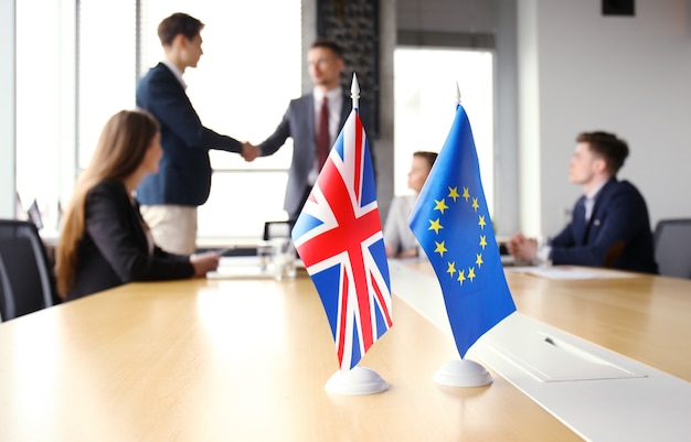 Premium Photo | European union and united kingdom leaders shaking hands ...