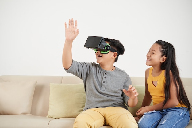 Experiencing virtual reality Free Photo