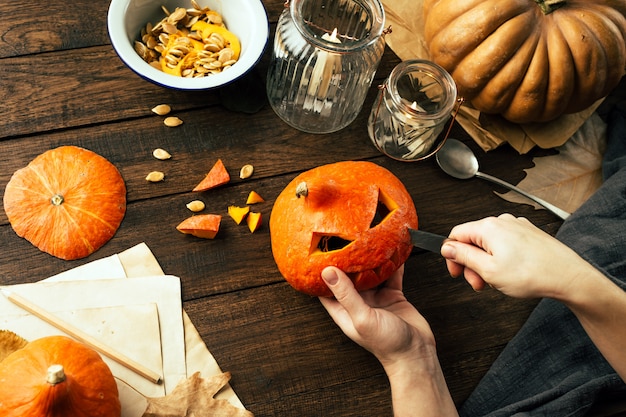 Premium Photo | Face cutting pumpkin for halloween