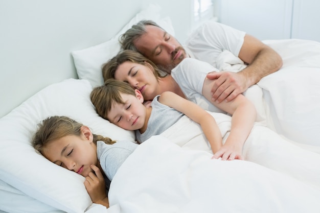 Premium Photo Family Sleeping Together In Bed   Family Sleeping Together Bed 107420 91572 