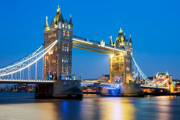 Free Photo | Famous tower bridge in the evening, london, england