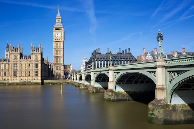 ビッグベンと国会議事堂 ロンドン 英国の有名な景色 無料の写真