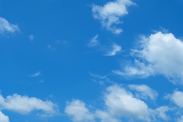 ファンタジーとビンテージの動的雲とグランジテクスチャと空 プレミアム写真