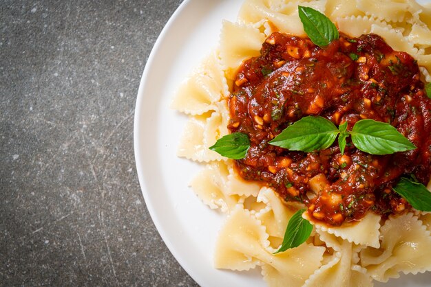 Premium Photo Farfalle Pasta With Basil And Garlic In Tomato Sauce