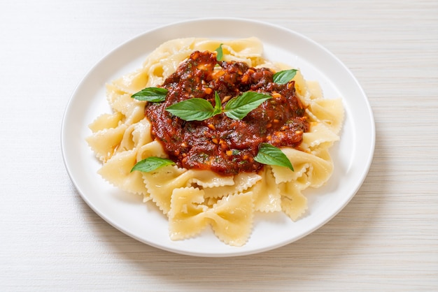 Premium Photo Farfalle Pasta With Basil And Garlic In Tomato Sauce