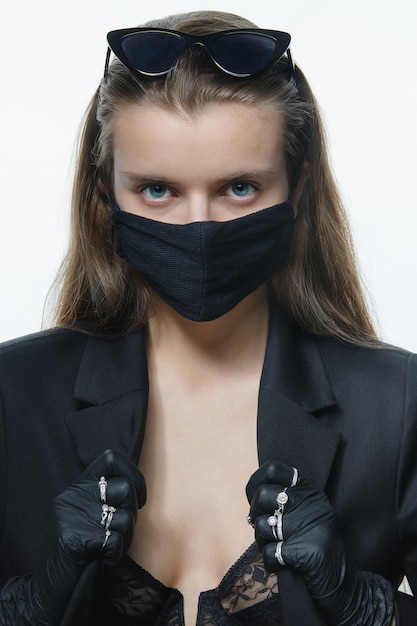https://image.freepik.com/free-photo/fashion-girl-in-medical-mask-and-gloves_151341-438.jpg