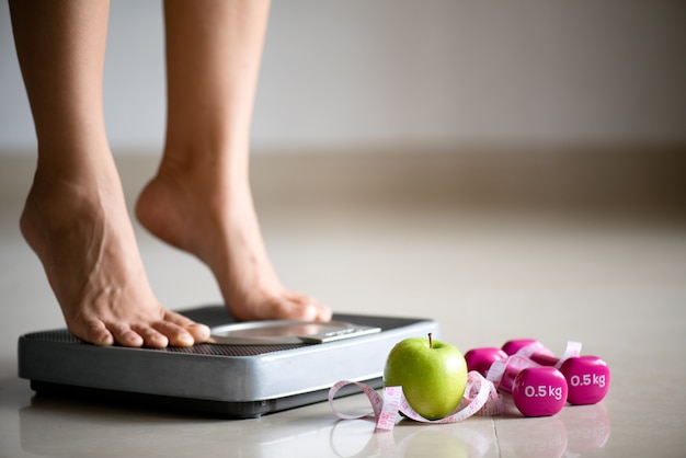 female-leg-stepping-weigh-scales-with-measuring-tape_53476-3874.jpg (626×417)